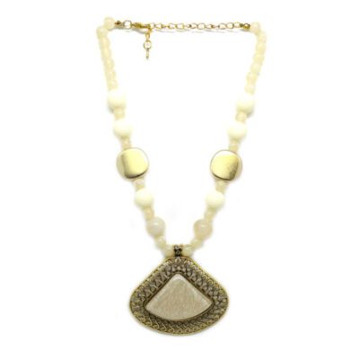 Colar com Bolas e Chaton Triangular